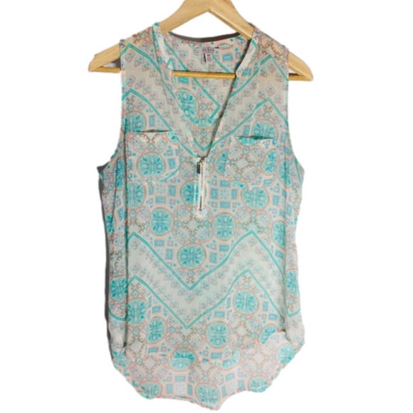 Guess Tops - 𝅺GUESS sleeveless top